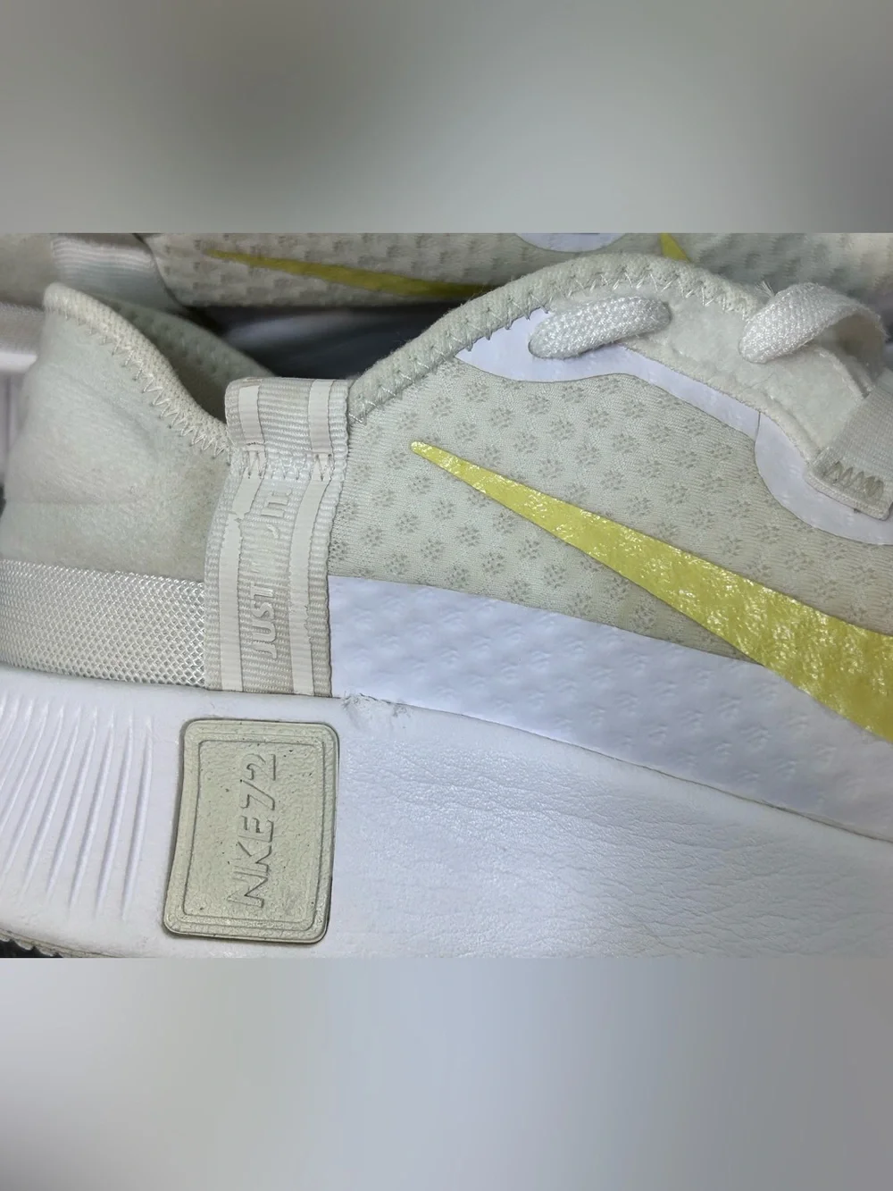 Nike In-Season TR 11 Training Shoes Cream Yellow Sneakers Women’s 10